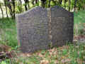 Niedermittlau Friedhof reSte 012.jpg (213903 Byte)