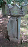 Stuttgart Friedhof Ho 2013 273.jpg (141571 Byte)